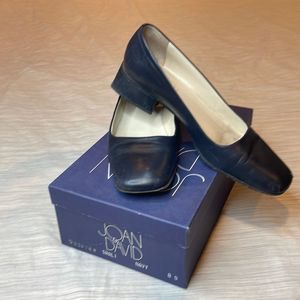 JOAN & DAVID vintage navy pumps